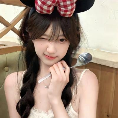 街头实拍：圈内老戏骨深夜密会神秘女子，公司火速否认